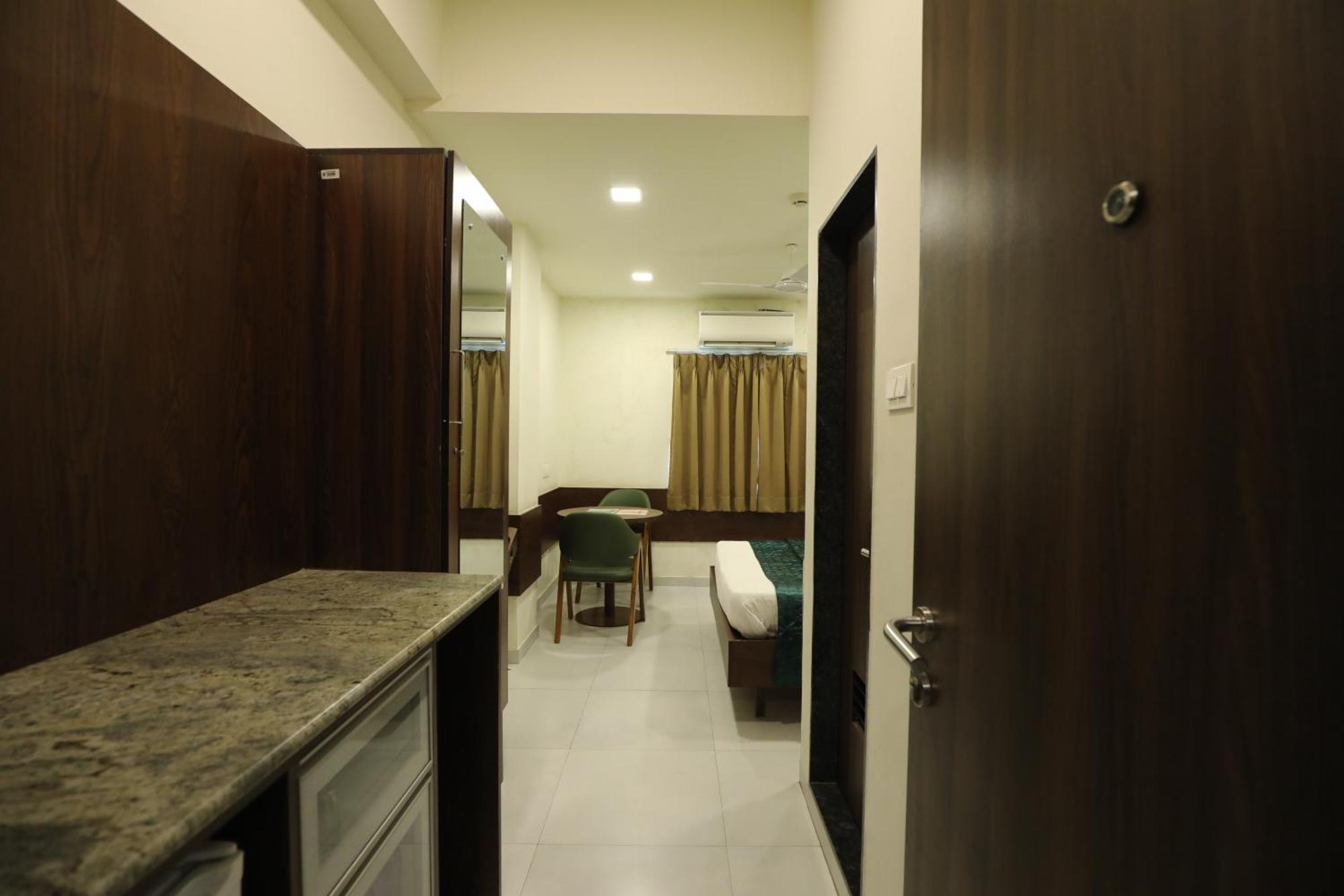 Greenotel Rooms Hazira, Surate Exterior foto