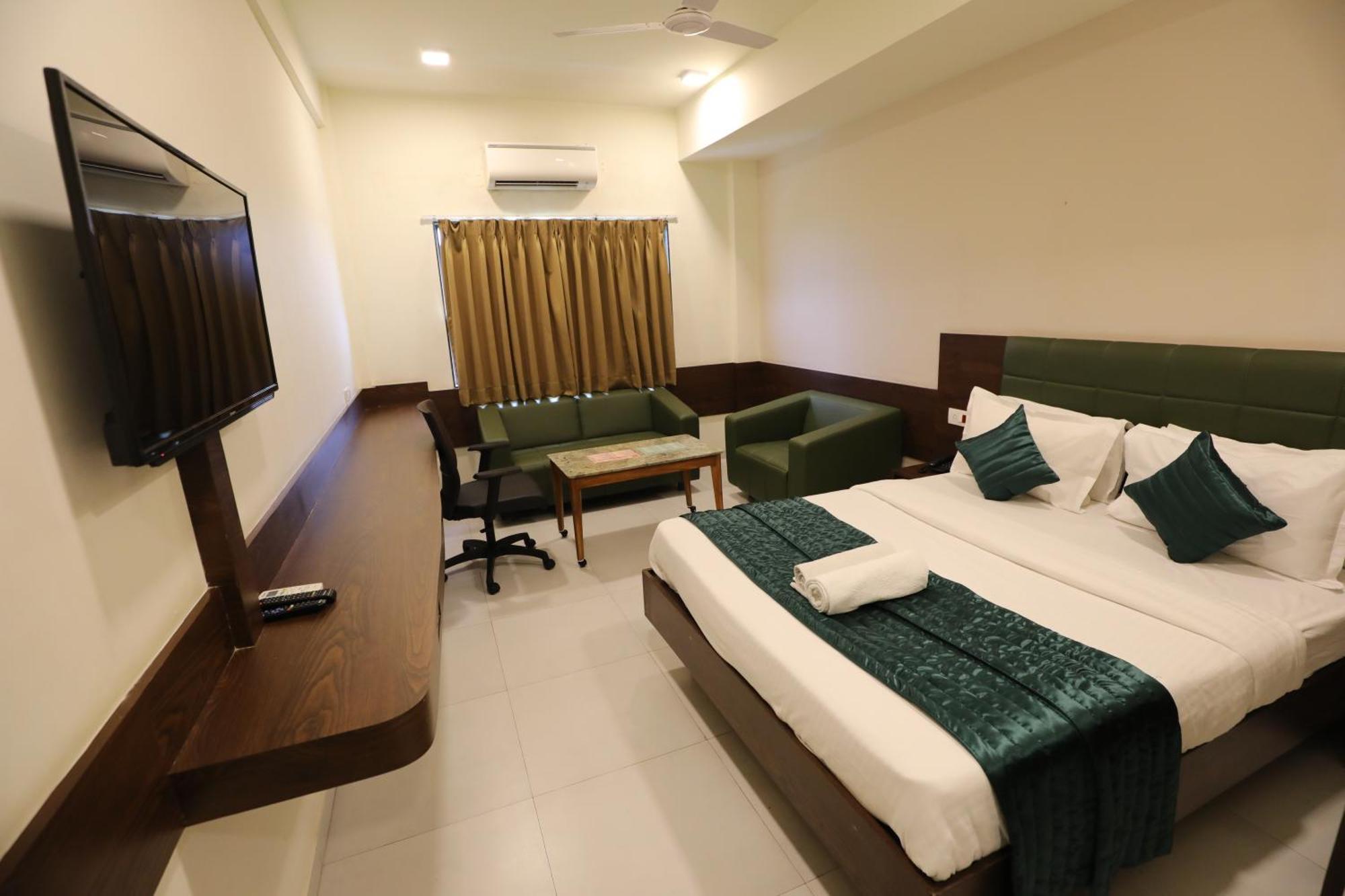 Greenotel Rooms Hazira, Surate Exterior foto