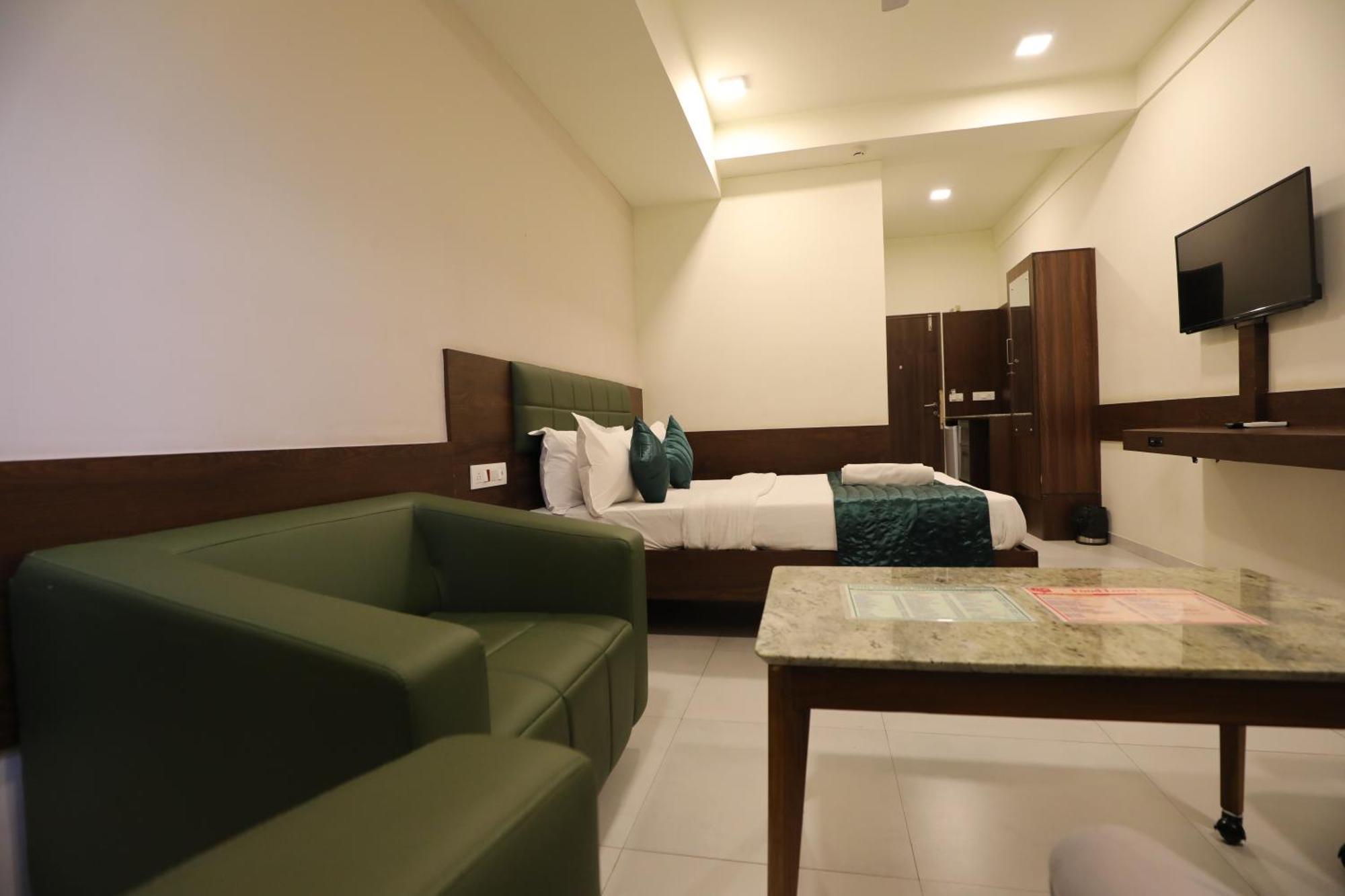 Greenotel Rooms Hazira, Surate Exterior foto