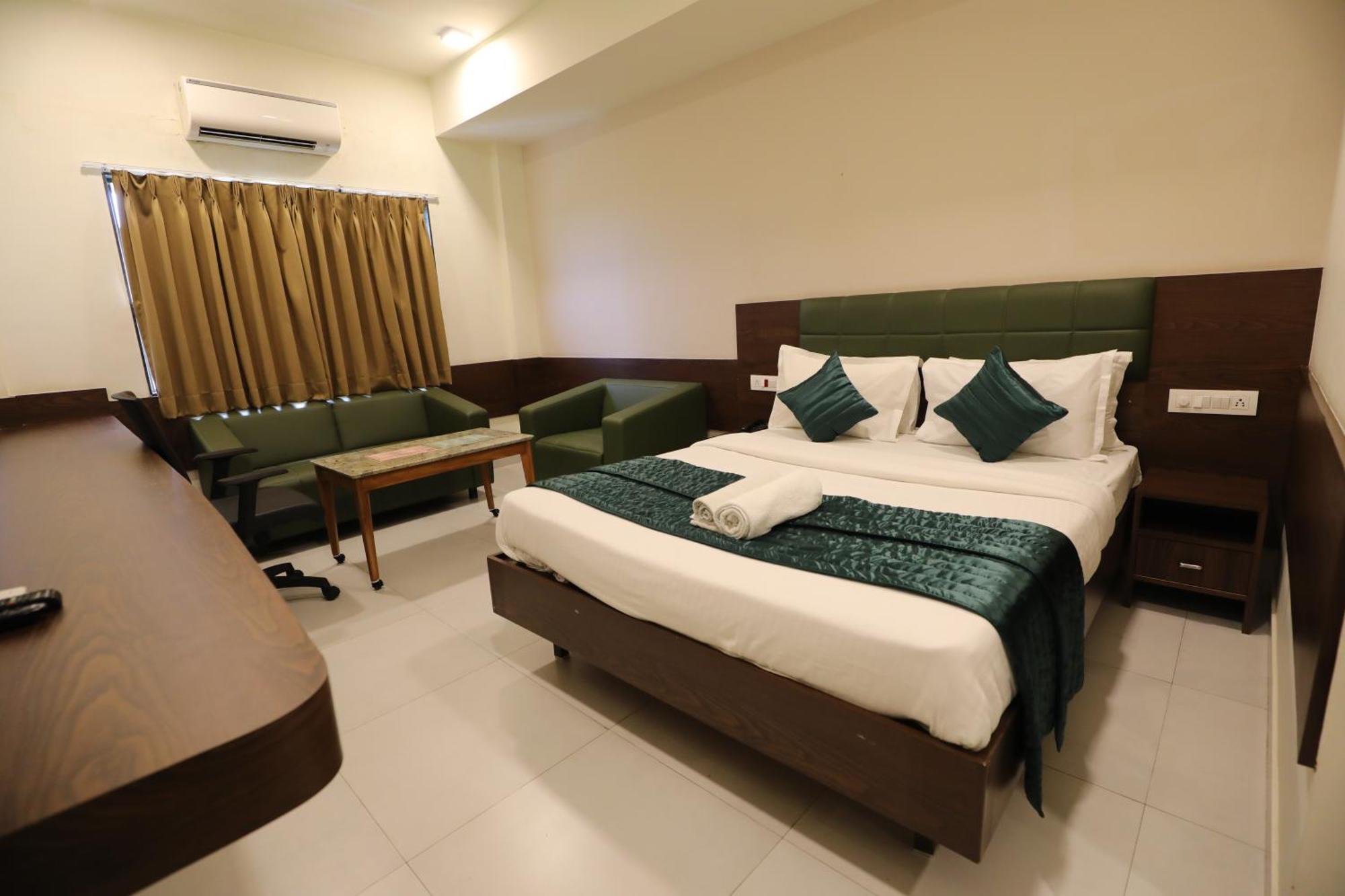 Greenotel Rooms Hazira, Surate Exterior foto