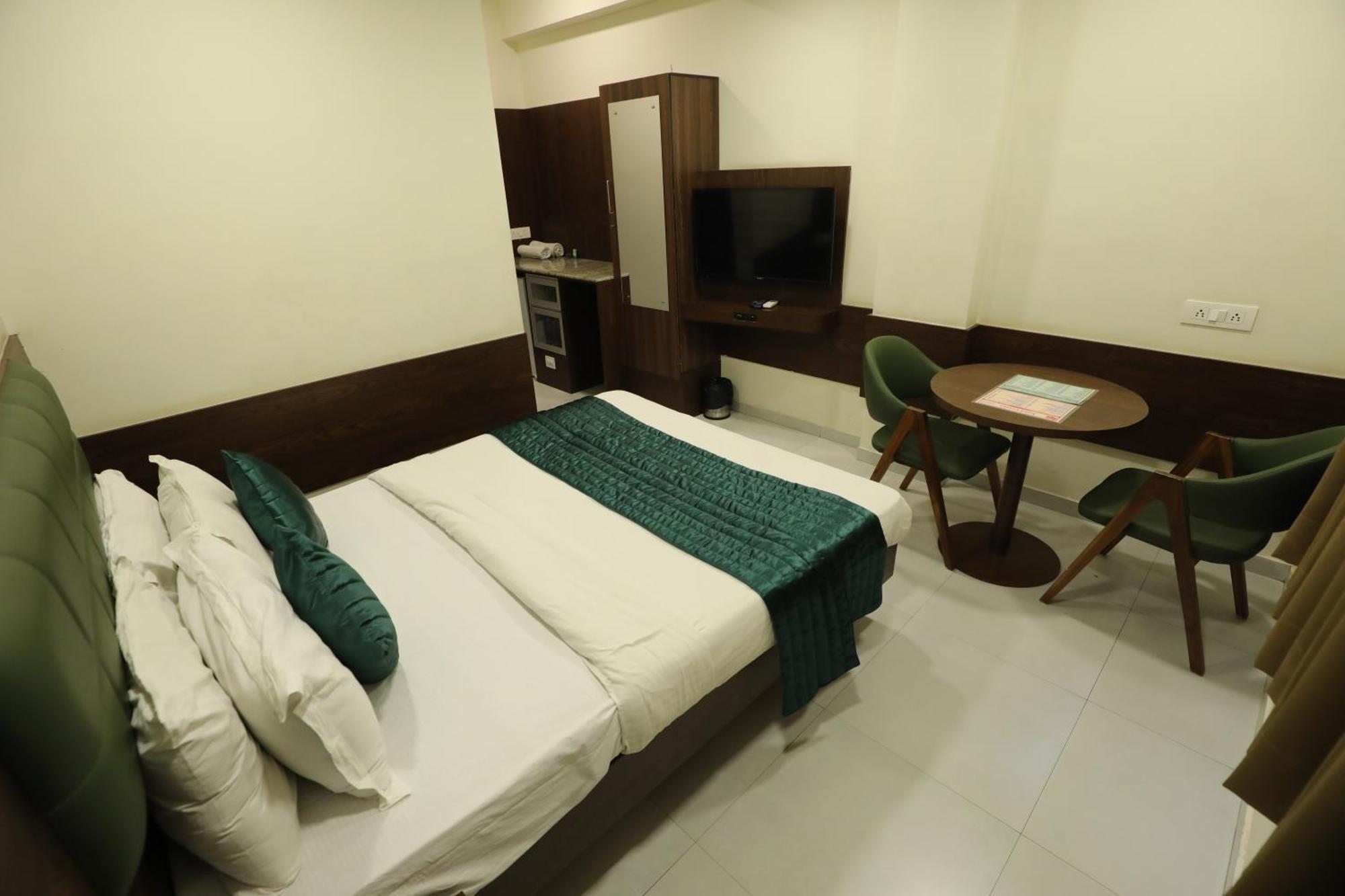 Greenotel Rooms Hazira, Surate Exterior foto