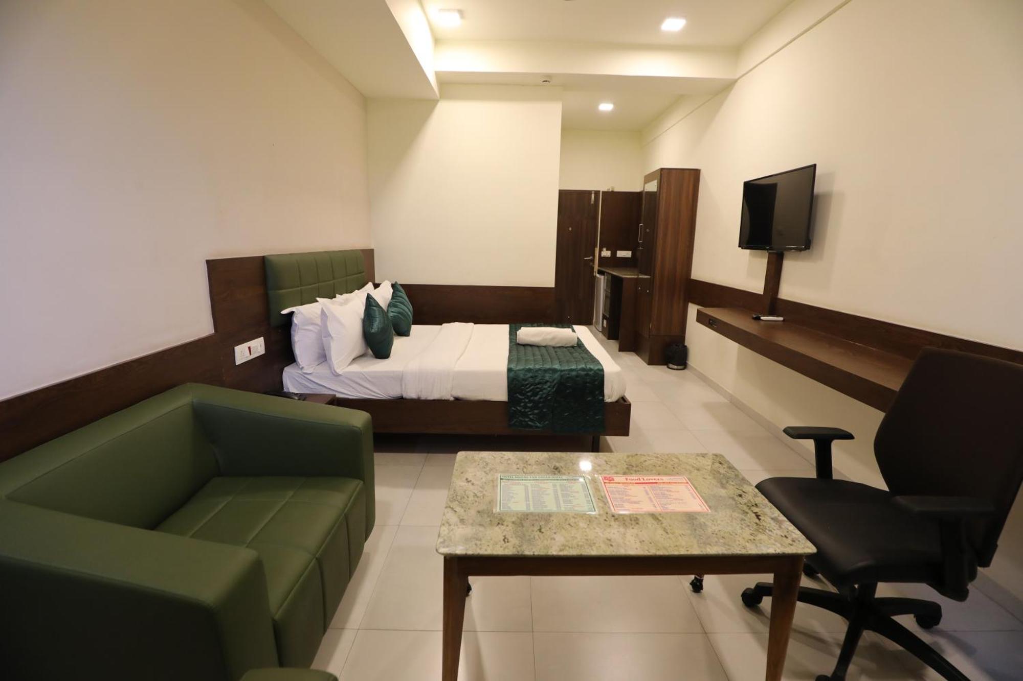 Greenotel Rooms Hazira, Surate Exterior foto