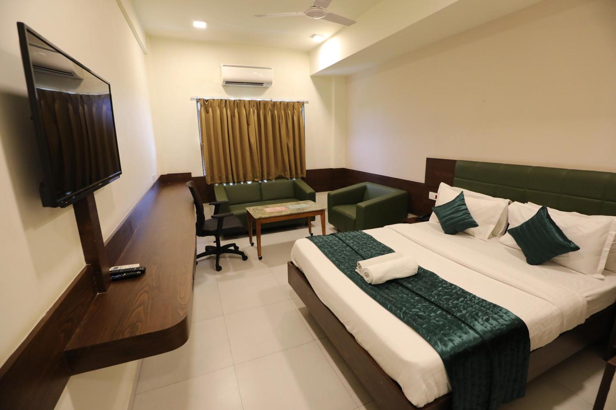 Greenotel Rooms Hazira, Surate Exterior foto