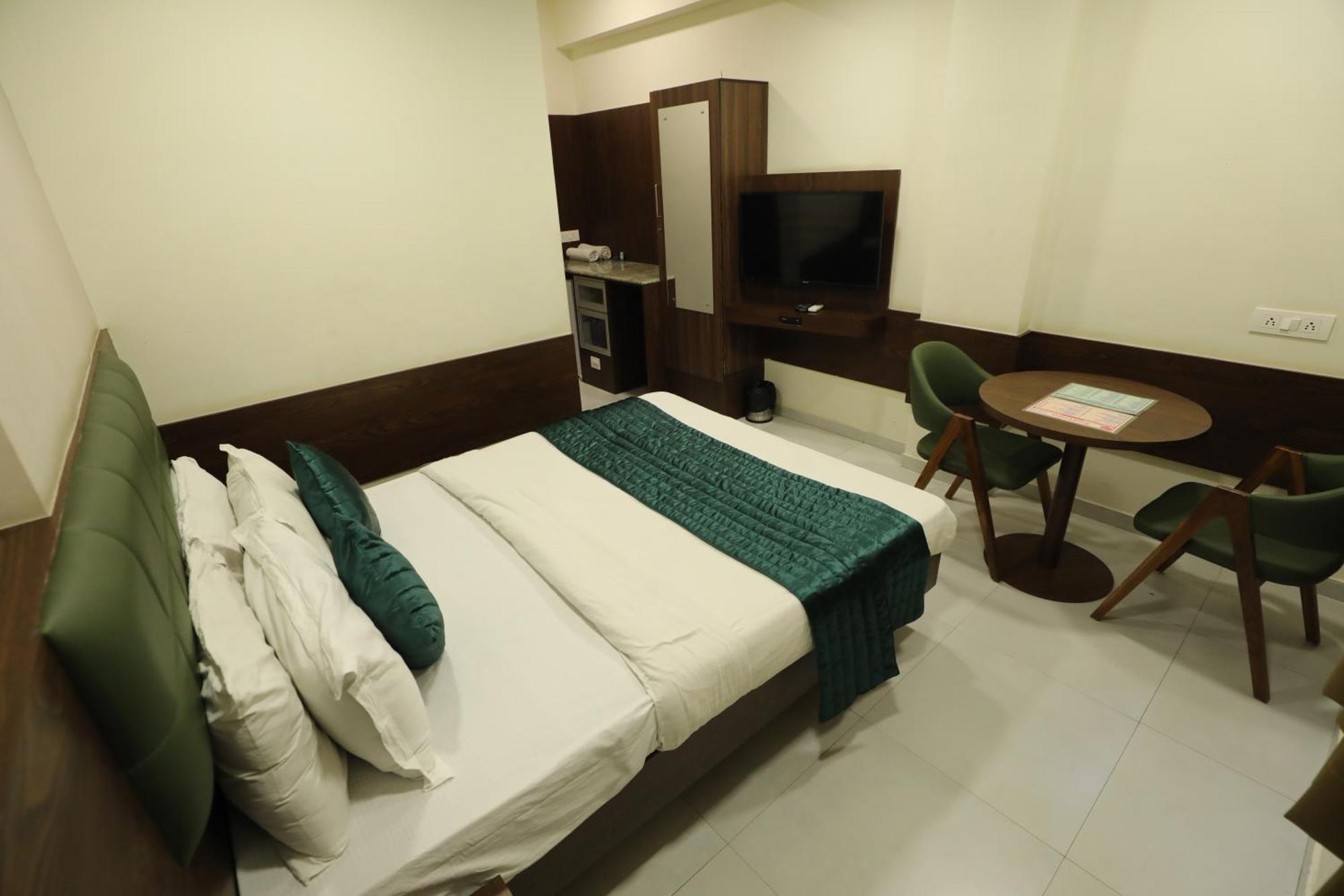 Greenotel Rooms Hazira, Surate Exterior foto